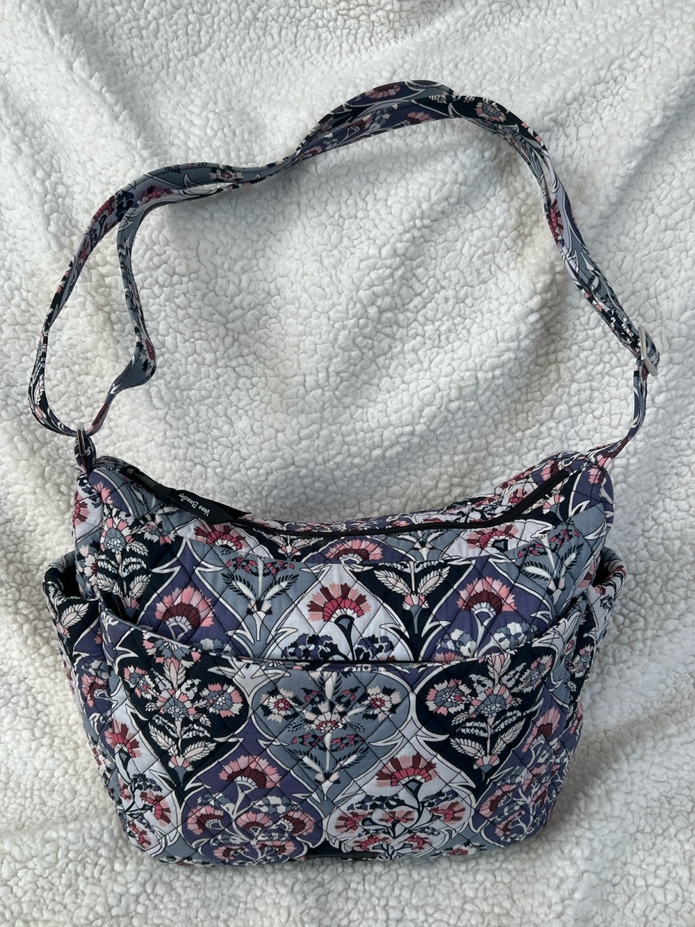 Vera Bradley retired “Ornate Bloom” Hobo Bag, zip close, great condition